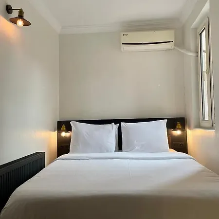 Mates Istiklal Suites Istanbul Exterior photo